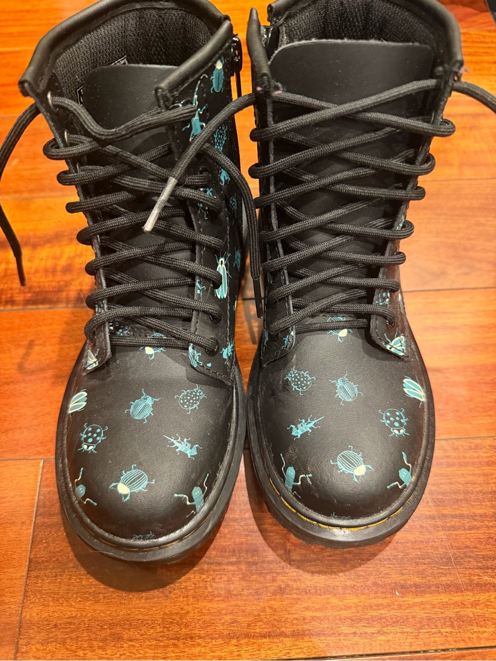 Dr. Martens Black Lace-Up Boots with Teal glow in the darkBeetle Print - junior